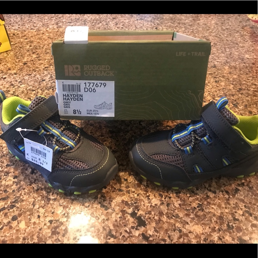 NWT boys toddler 8.5 Hayden shoe